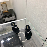 THONG SLIDE IN BLACK SUEDE WITH WHITE DOT